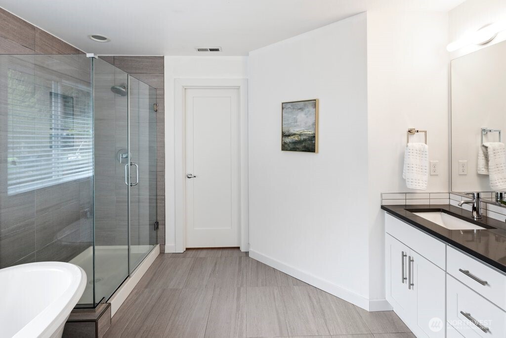 16431 Sylvester Road Southwest Burien, WA 98166 - Photo 21 of 32