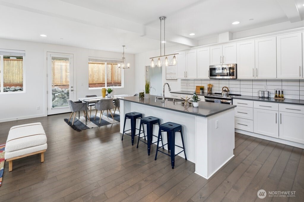 16431 Sylvester Road Southwest Burien, WA 98166 - Photo 8 of 32