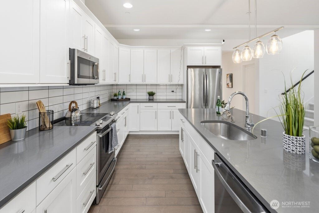 16431 Sylvester Road Southwest Burien, WA 98166 - Photo 10 of 32