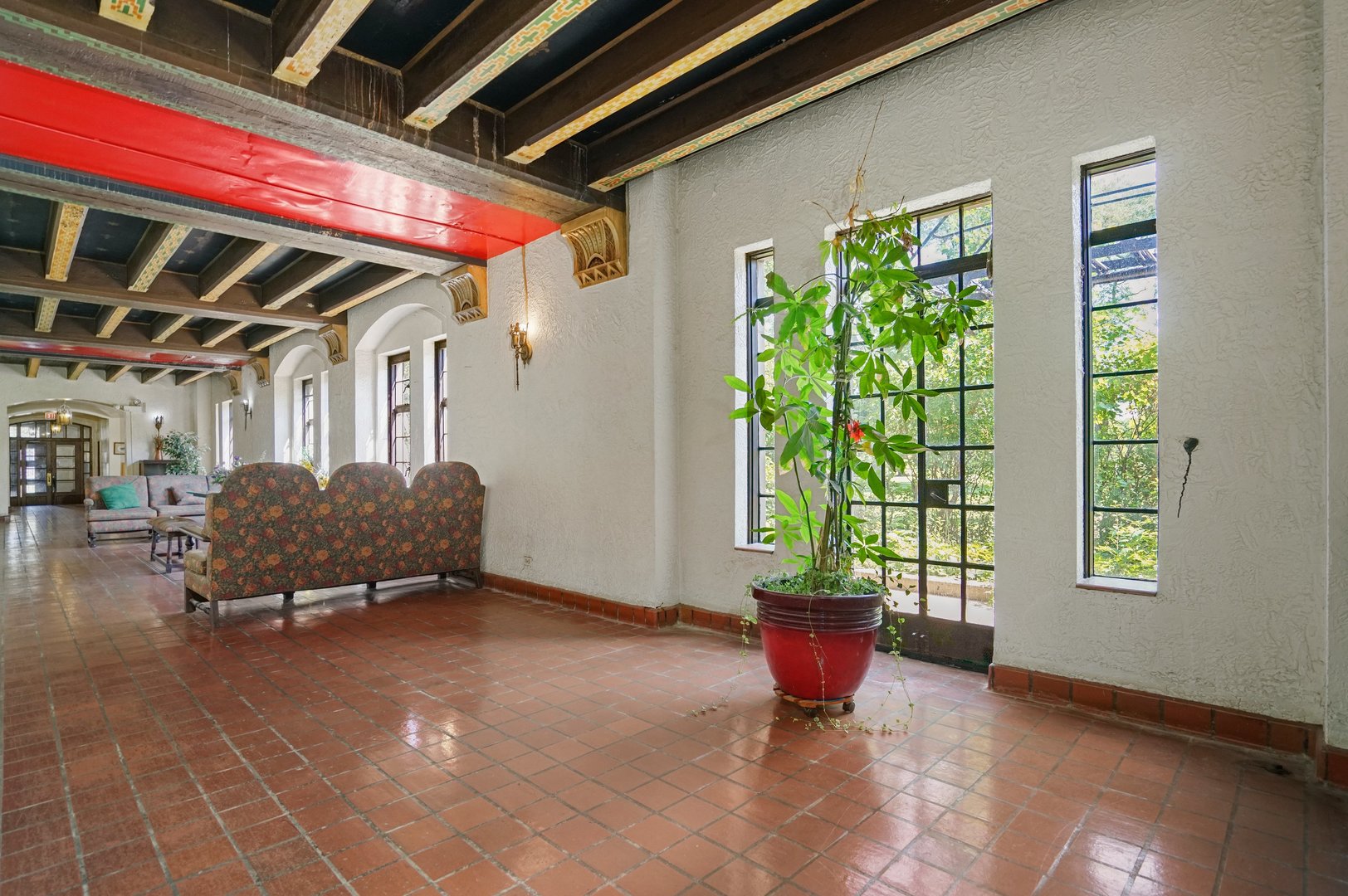 3017 East 78th Street, Unit 2B Chicago, IL 60649 - Photo 13 of 20 a backyard of a house with seating space