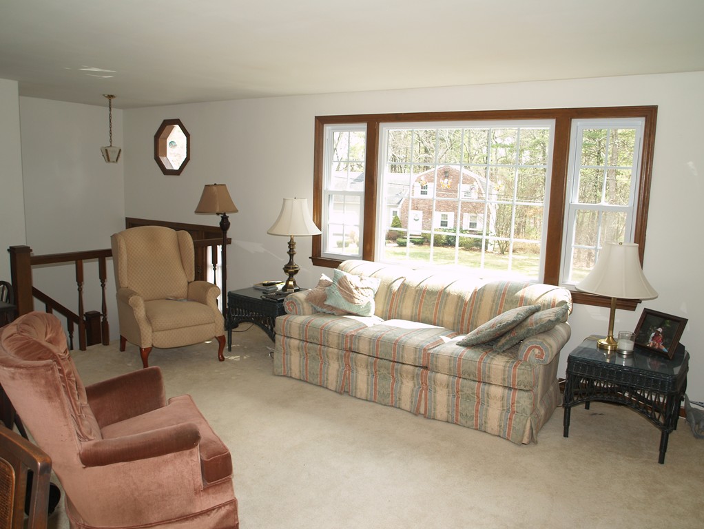 9 Wagontrail Road Chelmsford, MA 01824 - Photo 2 of 17 Gallery Image 2