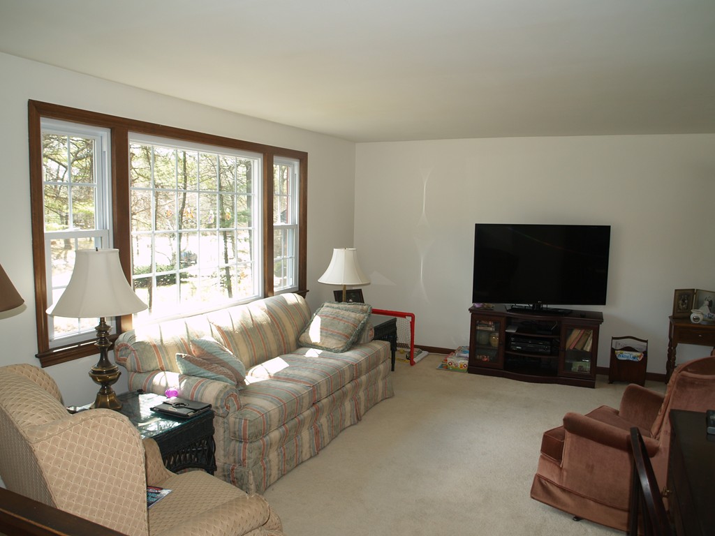 9 Wagontrail Road Chelmsford, MA 01824 - Photo 3 of 17 Gallery Image 3
