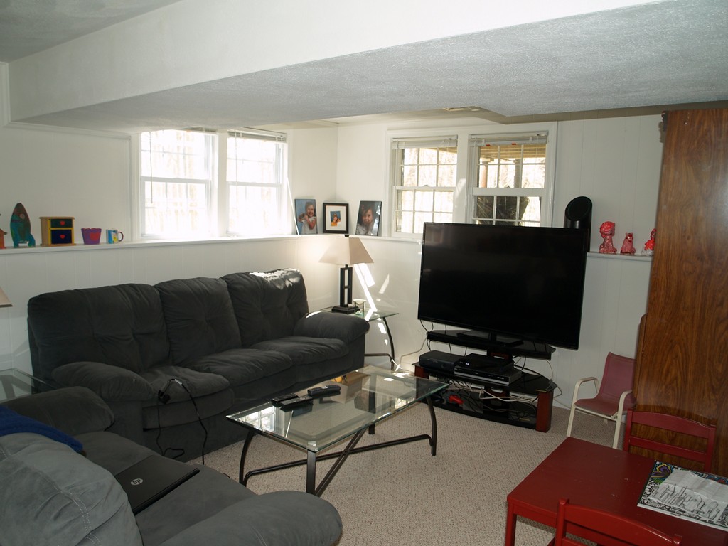 9 Wagontrail Road Chelmsford, MA 01824 - Photo 4 of 17 Gallery Image 4