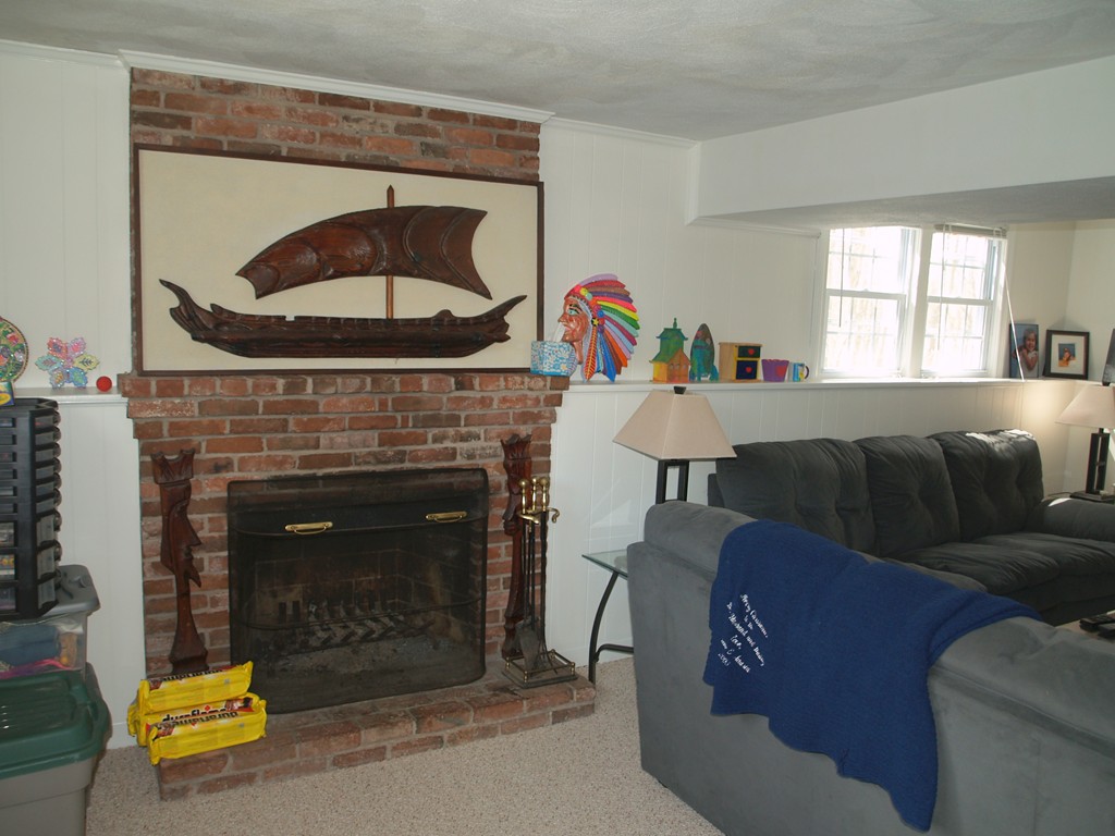 9 Wagontrail Road Chelmsford, MA 01824 - Photo 5 of 17 Gallery Image 5