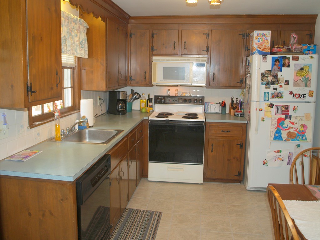 9 Wagontrail Road Chelmsford, MA 01824 - Photo 7 of 17 Gallery Image 7