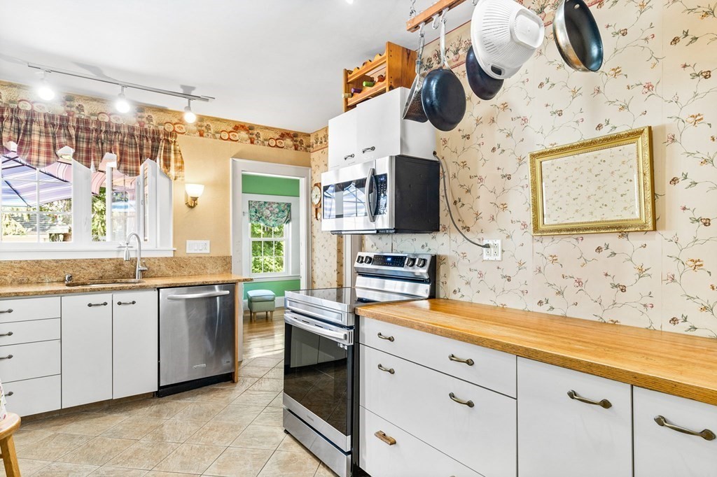 25 Briarfield Road Milton, MA 02186 - Photo 11 of 41 Gallery Image 11