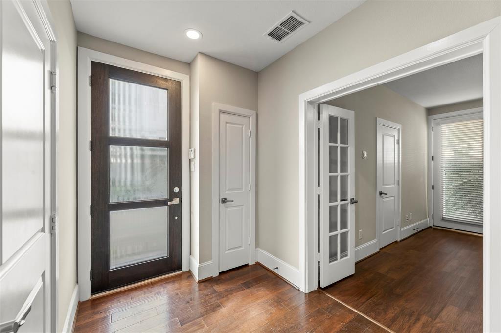5469 Larkin Street, Unit 9 Houston, TX 77007 - Photo 11 of 38 Gallery Image 11