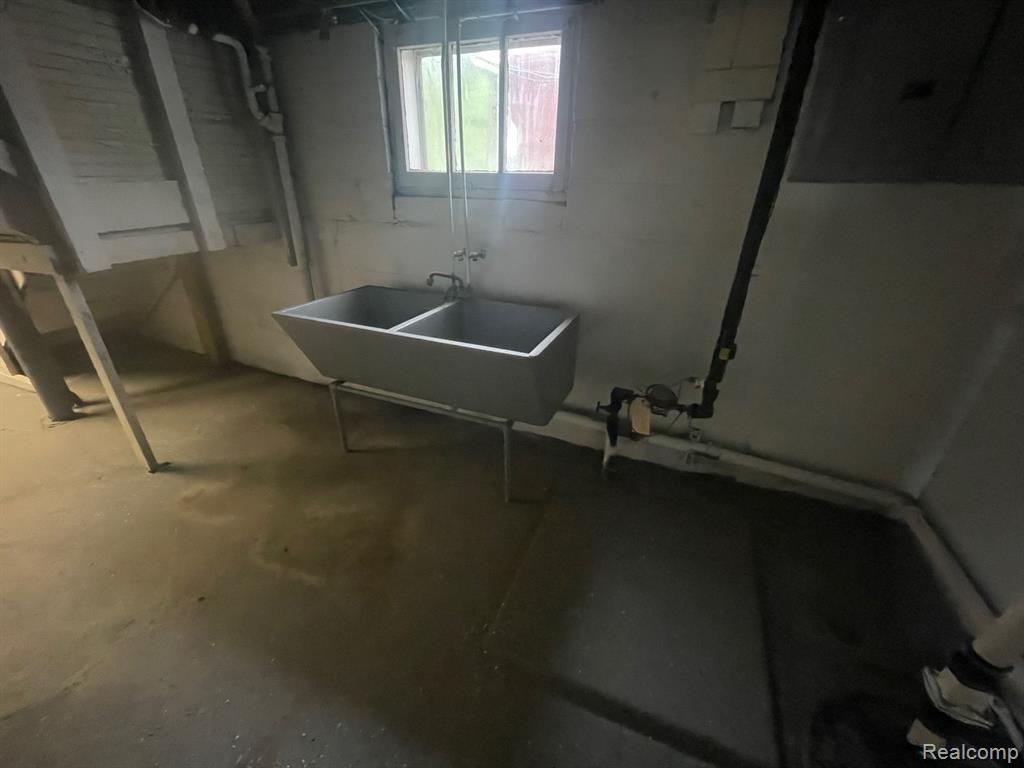 15350 East 10 Mile Road, Unit 1 Eastpointe, MI 48021 - Photo 14 of 17