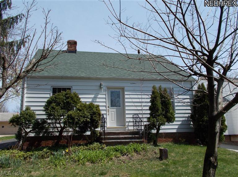 1583 Sunview Road Cleveland, OH 44124 - Photo 2 of 20