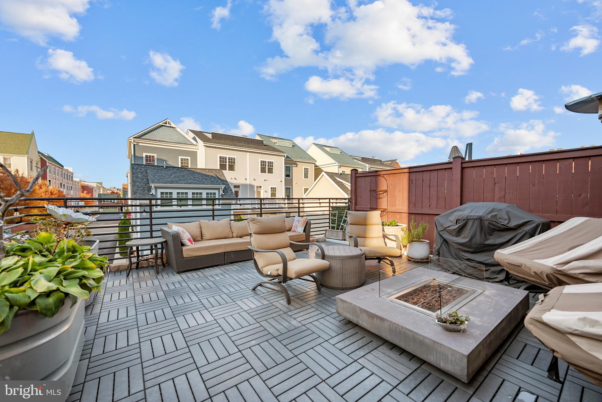 710 East Howell Avenue Alexandria, VA 22301 - Photo 10 of 43 Private Deck off Main Level