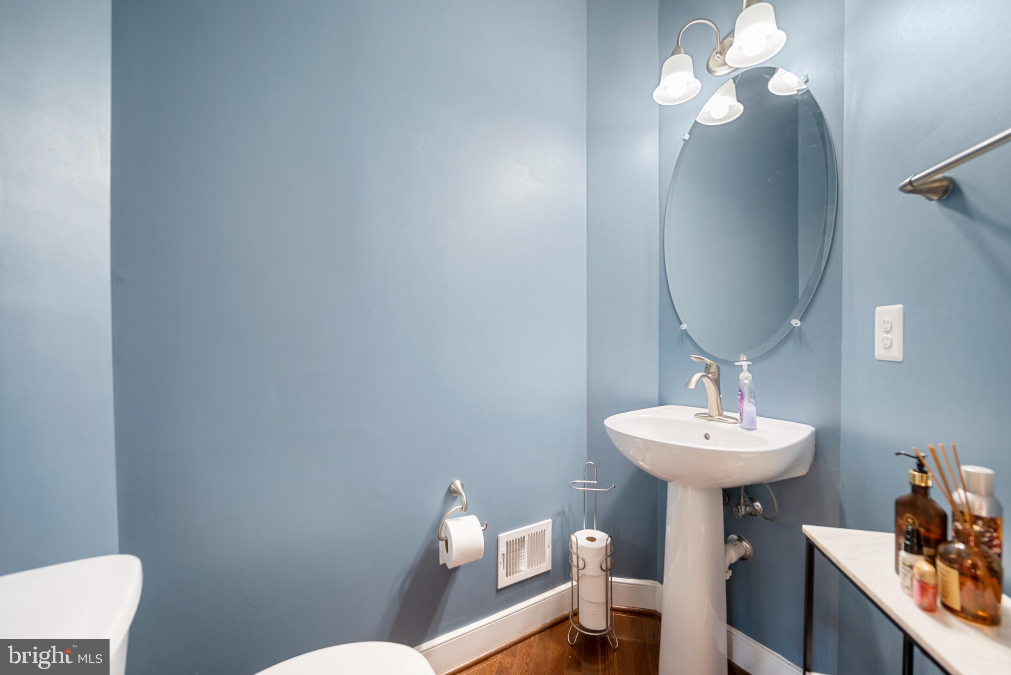 710 East Howell Avenue Alexandria, VA 22301 - Photo 13 of 43 Main Level Half Bathroom