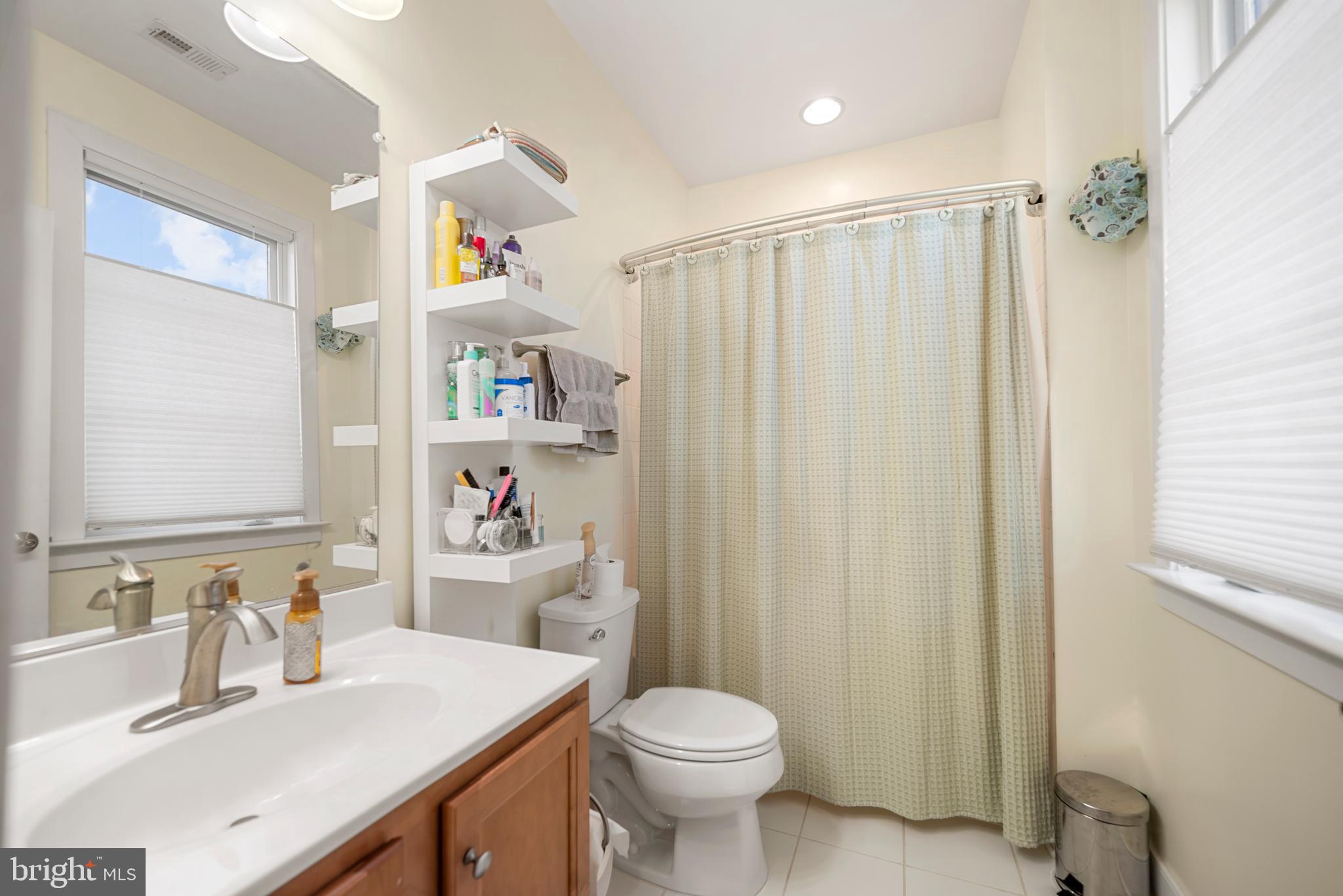 710 East Howell Avenue Alexandria, VA 22301 - Photo 20 of 43 a bathroom with a sink toilet and vanity