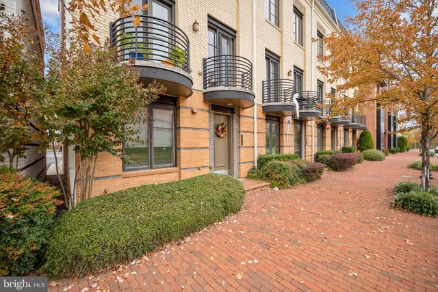 $6,500 | 710 East Howell Avenue, Alexandria, VA 22301