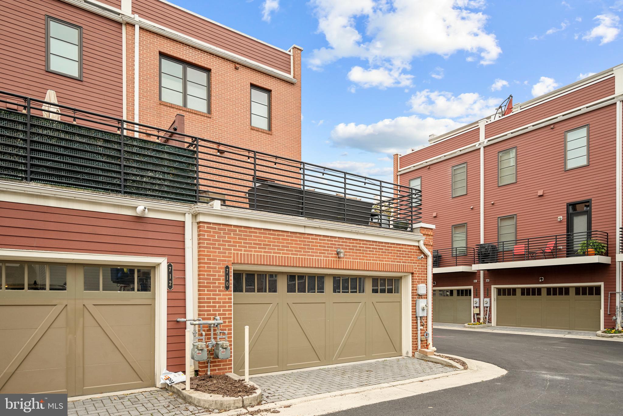 710 East Howell Avenue Alexandria, VA 22301 - Photo 41 of 43 a large building with a lot of windows