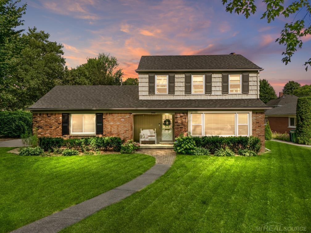 986 Balfour Street Grosse Pointe, MI 48230 - Photo 2 of 41 50154731-c24be655-09dc-4249-af37-8af4565c8125.JPG