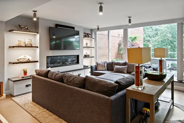 $5,950,000 | 975 Memorial Drive, Unit 211, Cambridge, MA 02138