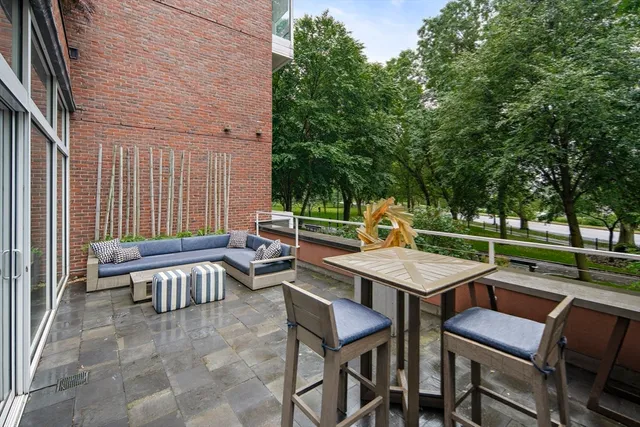 $5,950,000 | 975 Memorial Drive, Unit 211, Cambridge, MA 02138