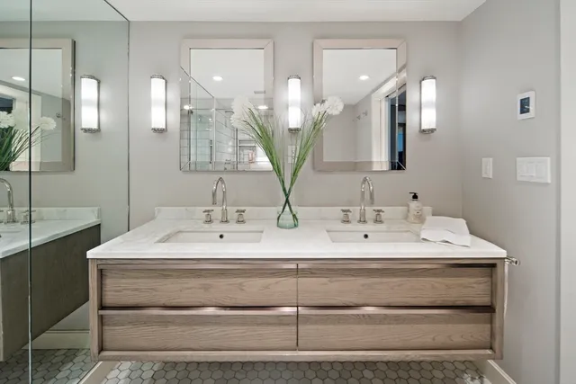 $5,950,000 | 975 Memorial Drive, Unit 211, Cambridge, MA 02138