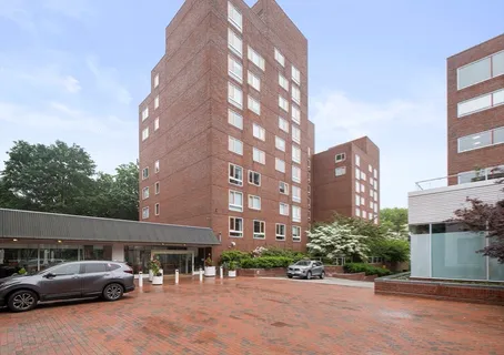 $5,950,000 | 975 Memorial Drive, Unit 211, Cambridge, MA 02138