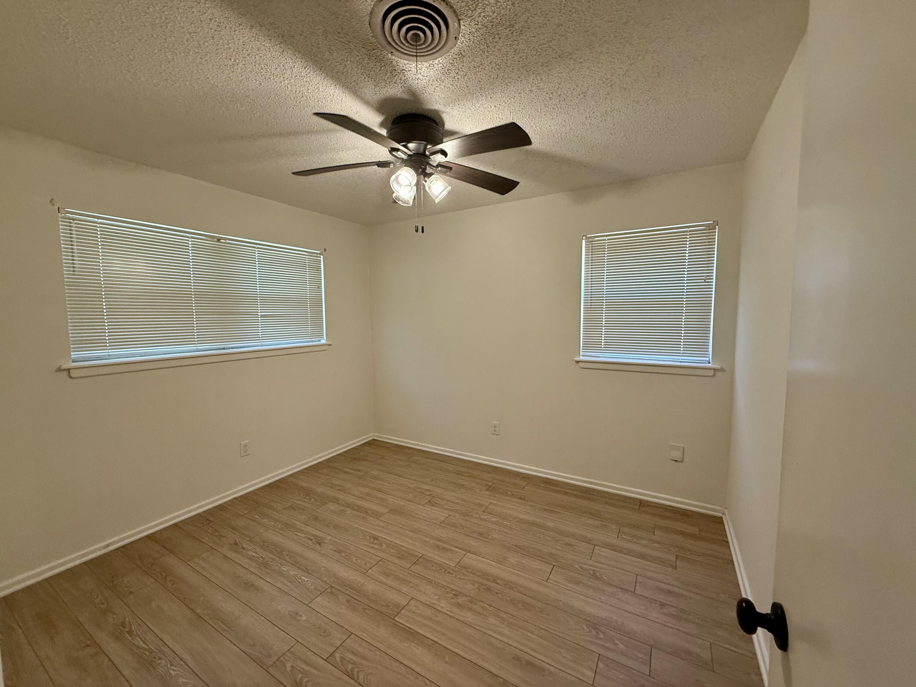 5425 46th Street Lubbock, TX 79414 - Photo 12 of 19 IMG_8022