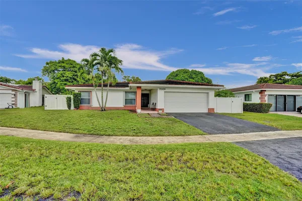 $4,000 | 7008 Northwest 81st Street, Tamarac, FL 33321