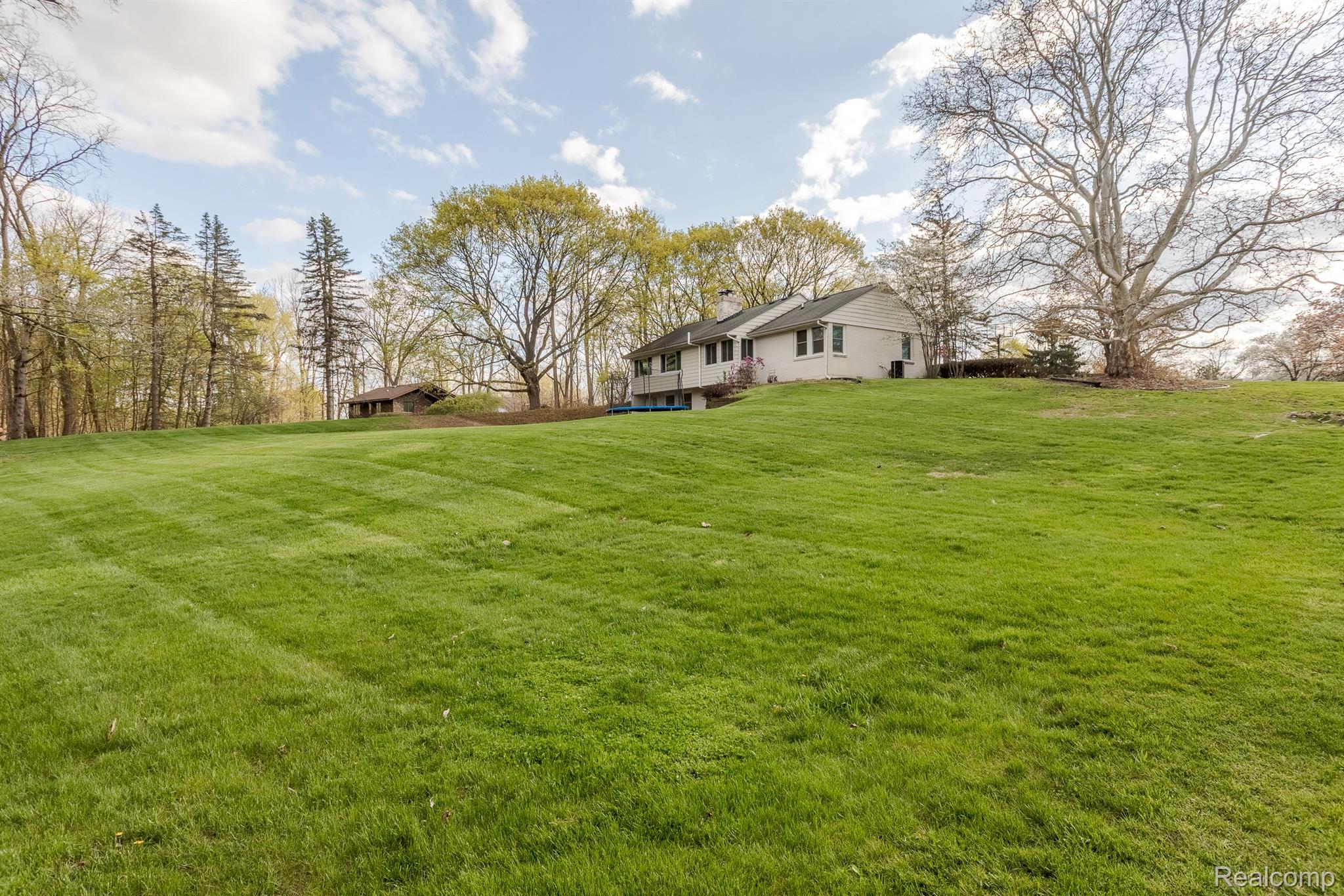26090 Pleasant Valley Road Farmington, MI 48331 - Photo 33 of 44 Gallery Image 33