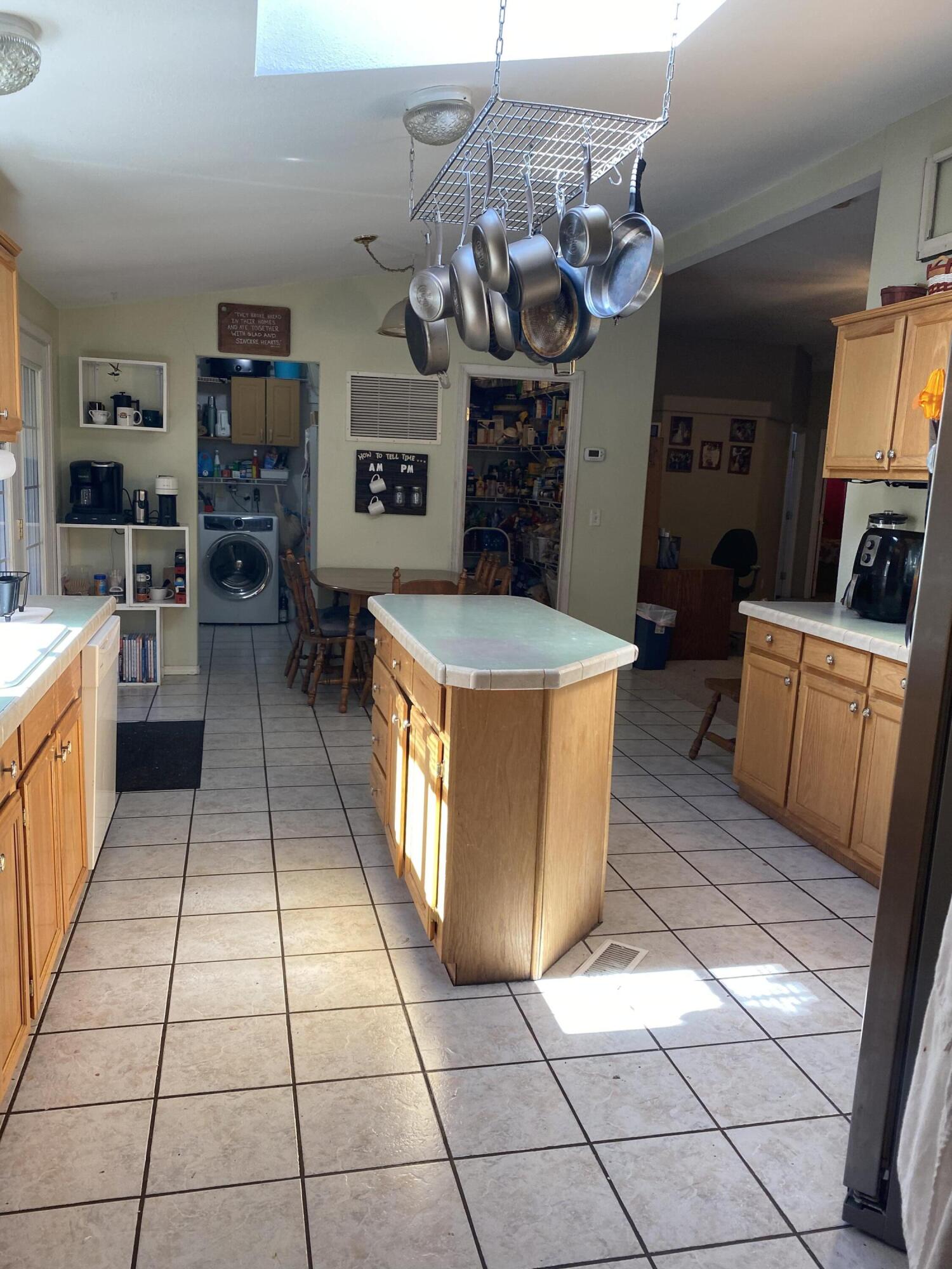2153 Swingle Road Trail, OR 97541 - Photo 18 of 32 Kitchen