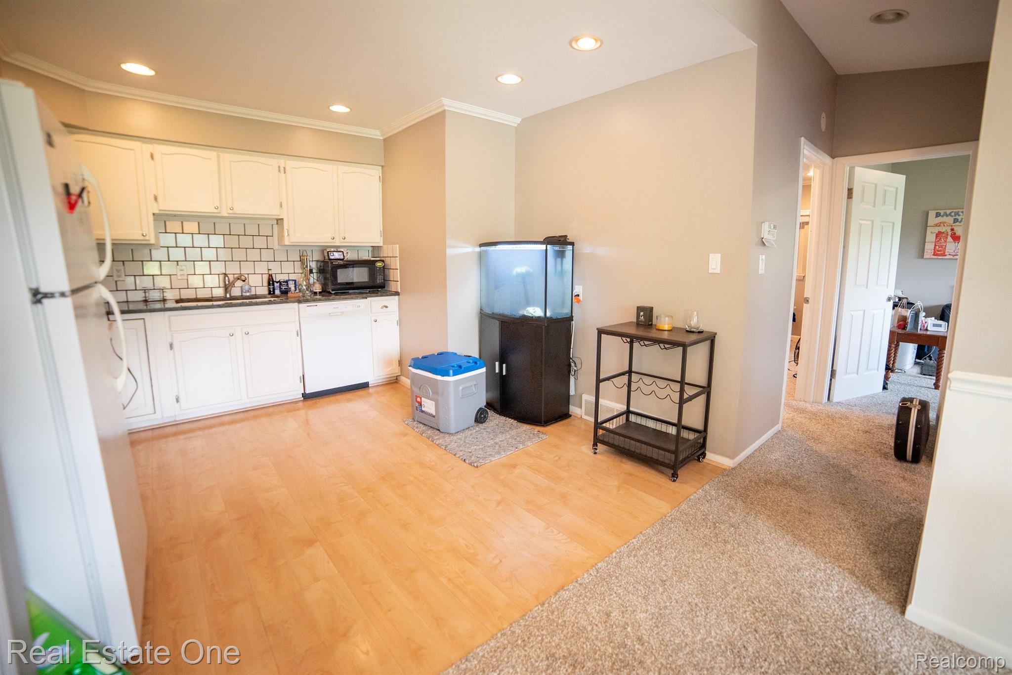 982 North Adams Road, Unit 6 Birmingham, MI 48009 - Photo 10 of 18