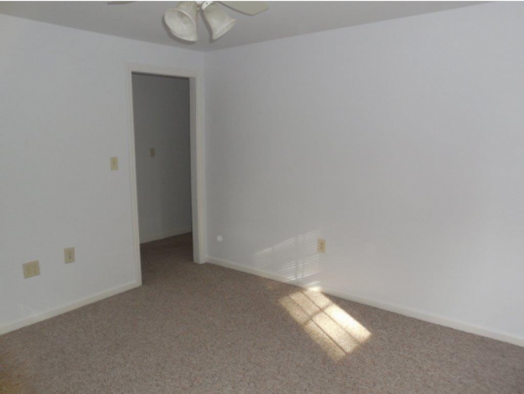 34 Ridgeway Avenue Sanford, ME 04073 - Photo 7 of 25 Gallery Image 7