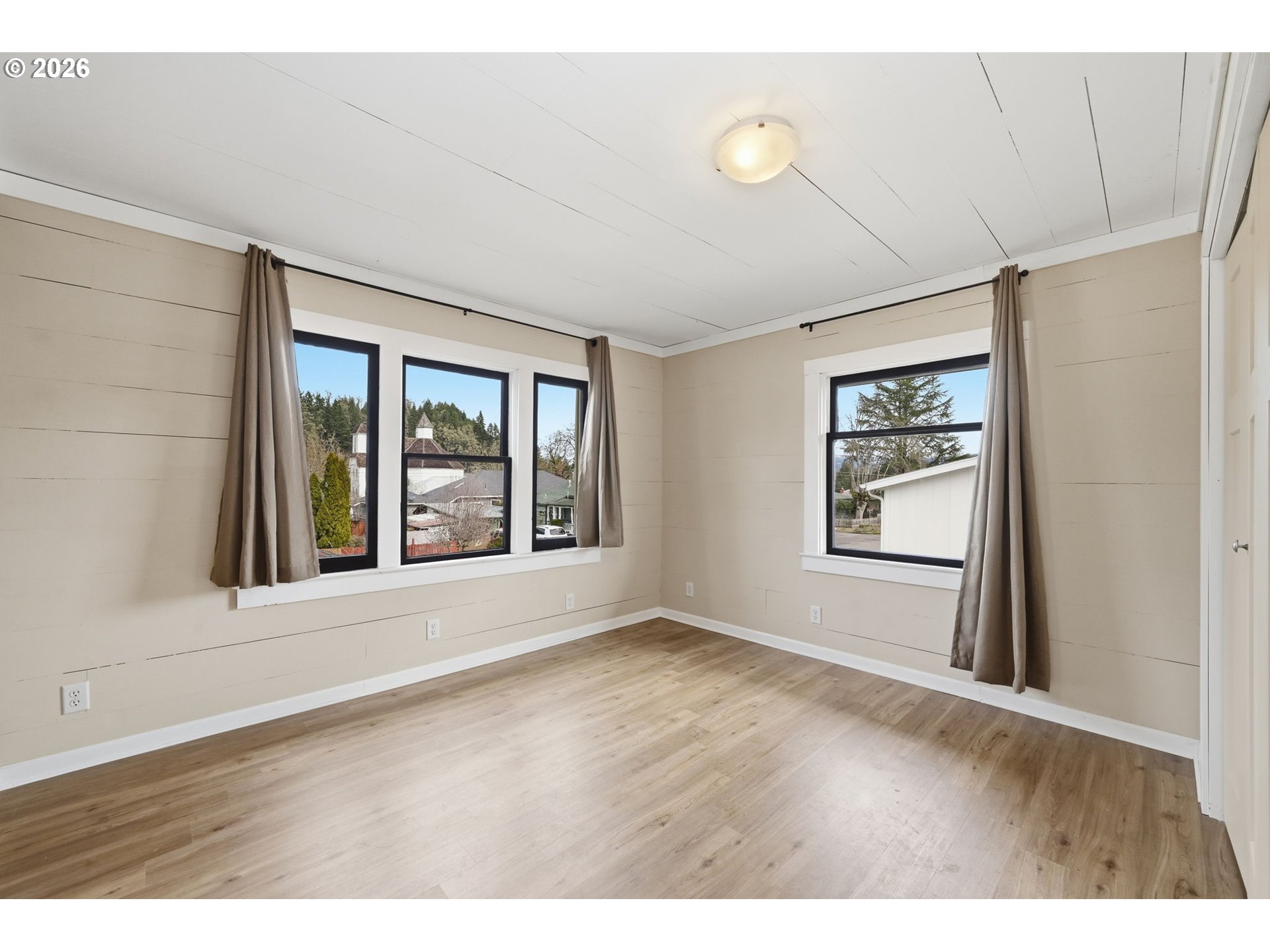 835 Ash Avenue Cottage Grove, OR 97424 - Photo 25 of 47 Bedroom
