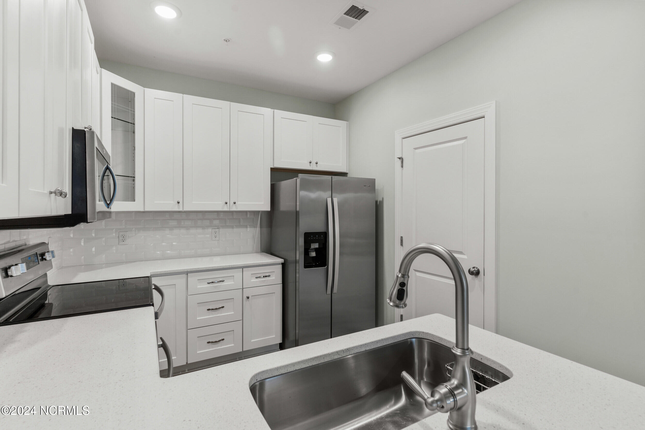 4203 River Road, Unit 201 Wilmington, NC 28412 - Photo 14 of 38 14_4203riverrd_201_00013