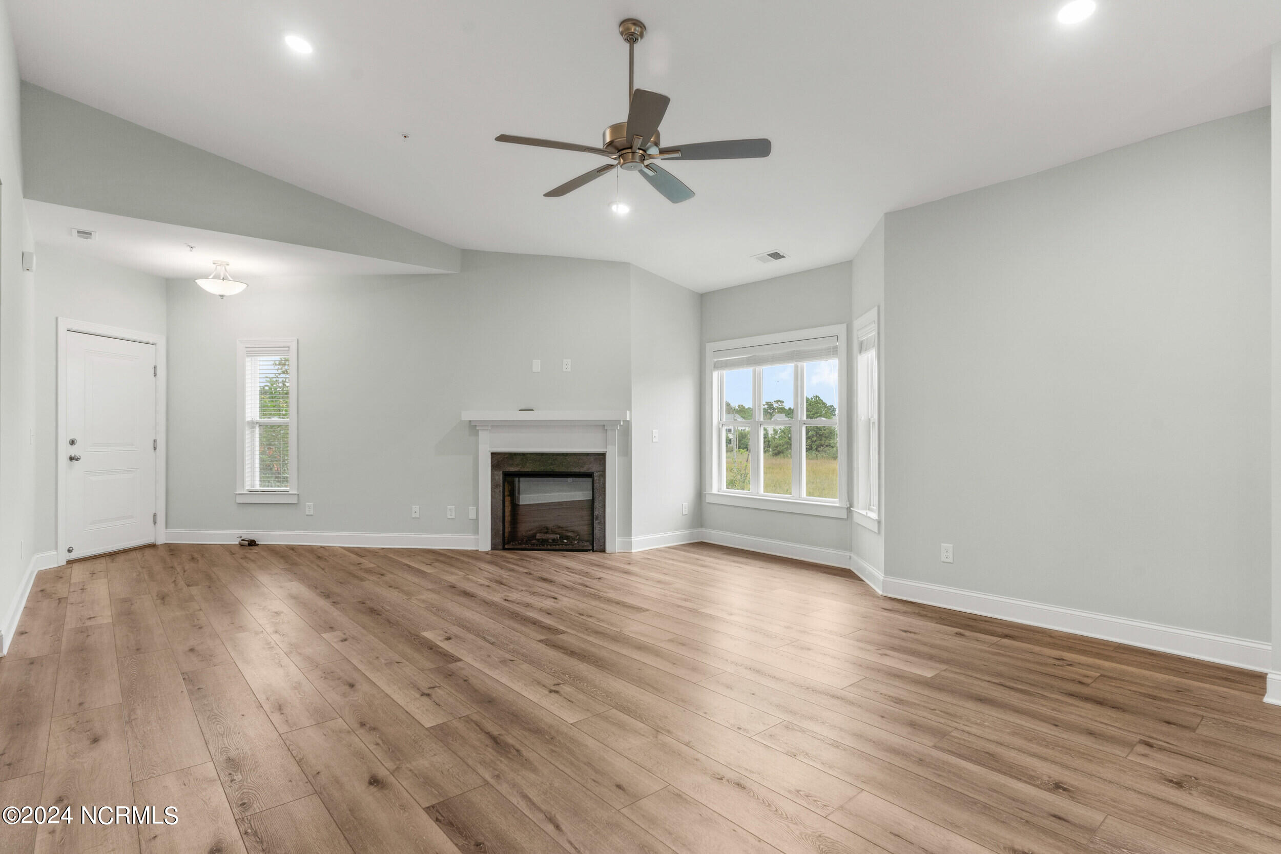 4203 River Road, Unit 201 Wilmington, NC 28412 - Photo 8 of 38 7_4203riverrd_201_00006