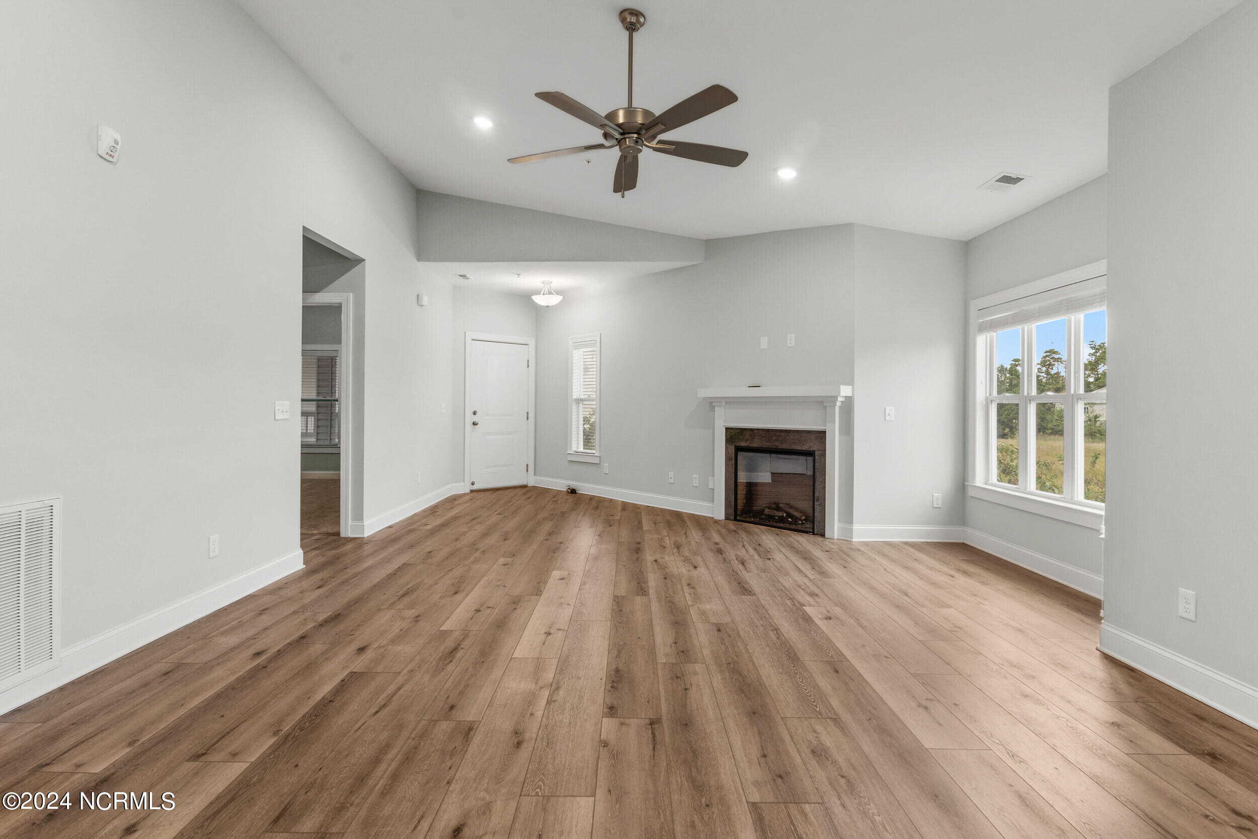 4203 River Road, Unit 201 Wilmington, NC 28412 - Photo 9 of 38 8_4203riverrd_201_00007