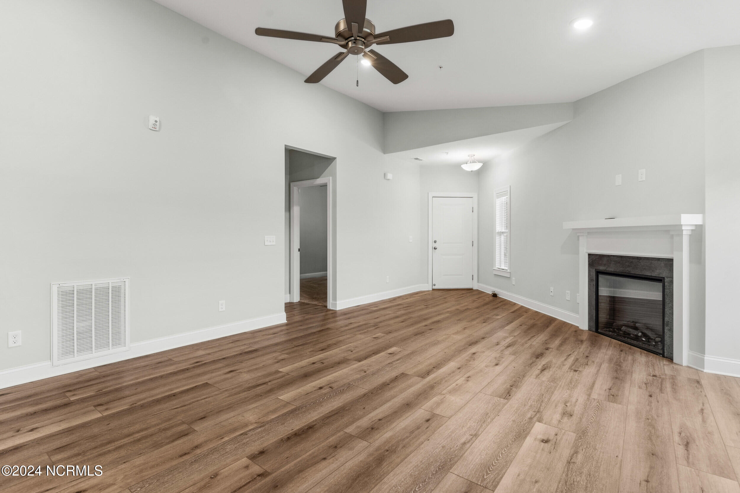 4203 River Road, Unit 201 Wilmington, NC 28412 - Photo 10 of 38 9_4203riverrd_201_00008