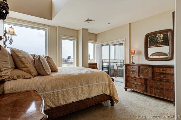 $625,000 | 1 Riverpointe Plaza, Unit 1112, Jeffersonville, IN 47130