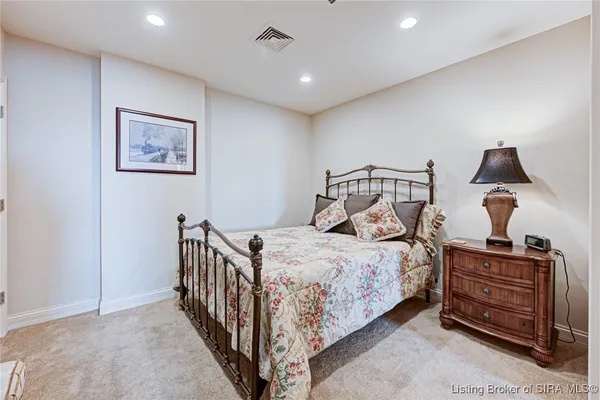 $625,000 | 1 Riverpointe Plaza, Unit 1112, Jeffersonville, IN 47130