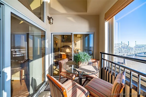 $625,000 | 1 Riverpointe Plaza, Unit 1112, Jeffersonville, IN 47130