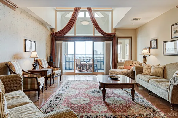$625,000 | 1 Riverpointe Plaza, Unit 1112, Jeffersonville, IN 47130