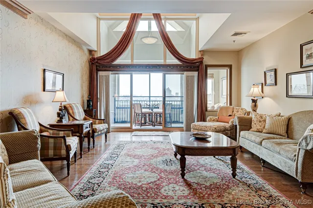 $625,000 | 1 Riverpointe Plaza, Unit 1112, Jeffersonville, IN 47130