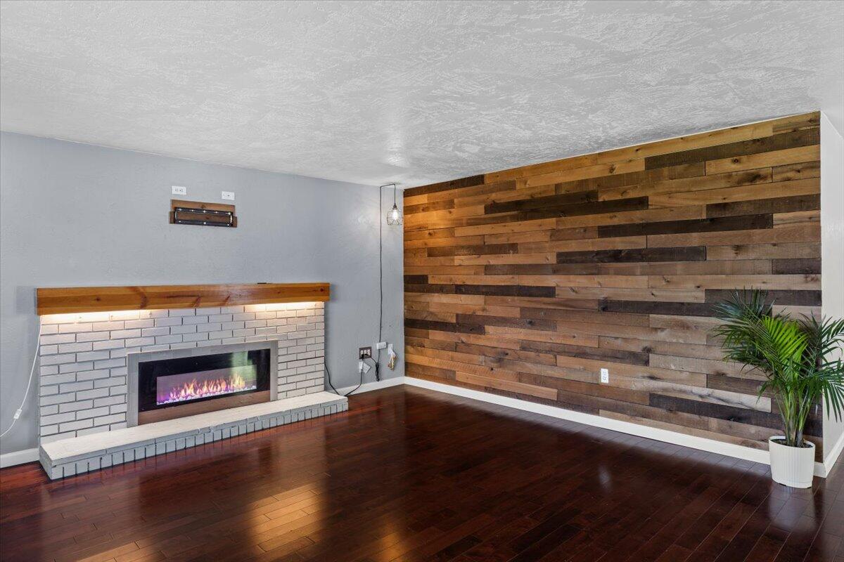 113 Houston Road Phoenix, OR 97535 - Photo 11 of 29 a room with a wooden floor and a fireplace