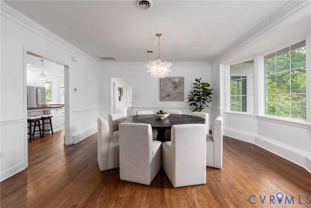 8902 Brieryle Road Henrico, VA 23229 - Photo 14 of 37 Dining room with bay window