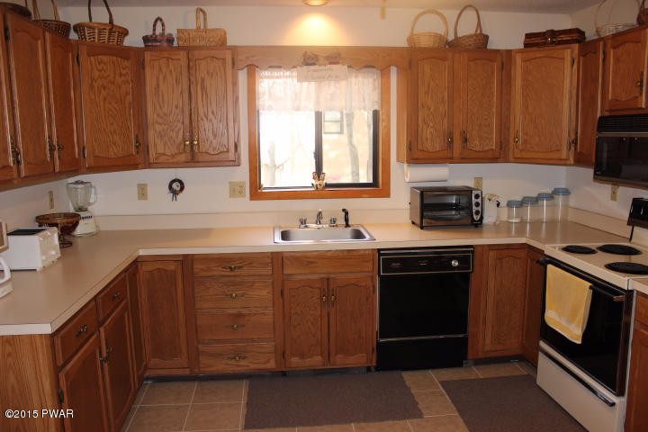 876 Deerfield Road Lake Ariel, PA 18436 - Photo 3 of 48