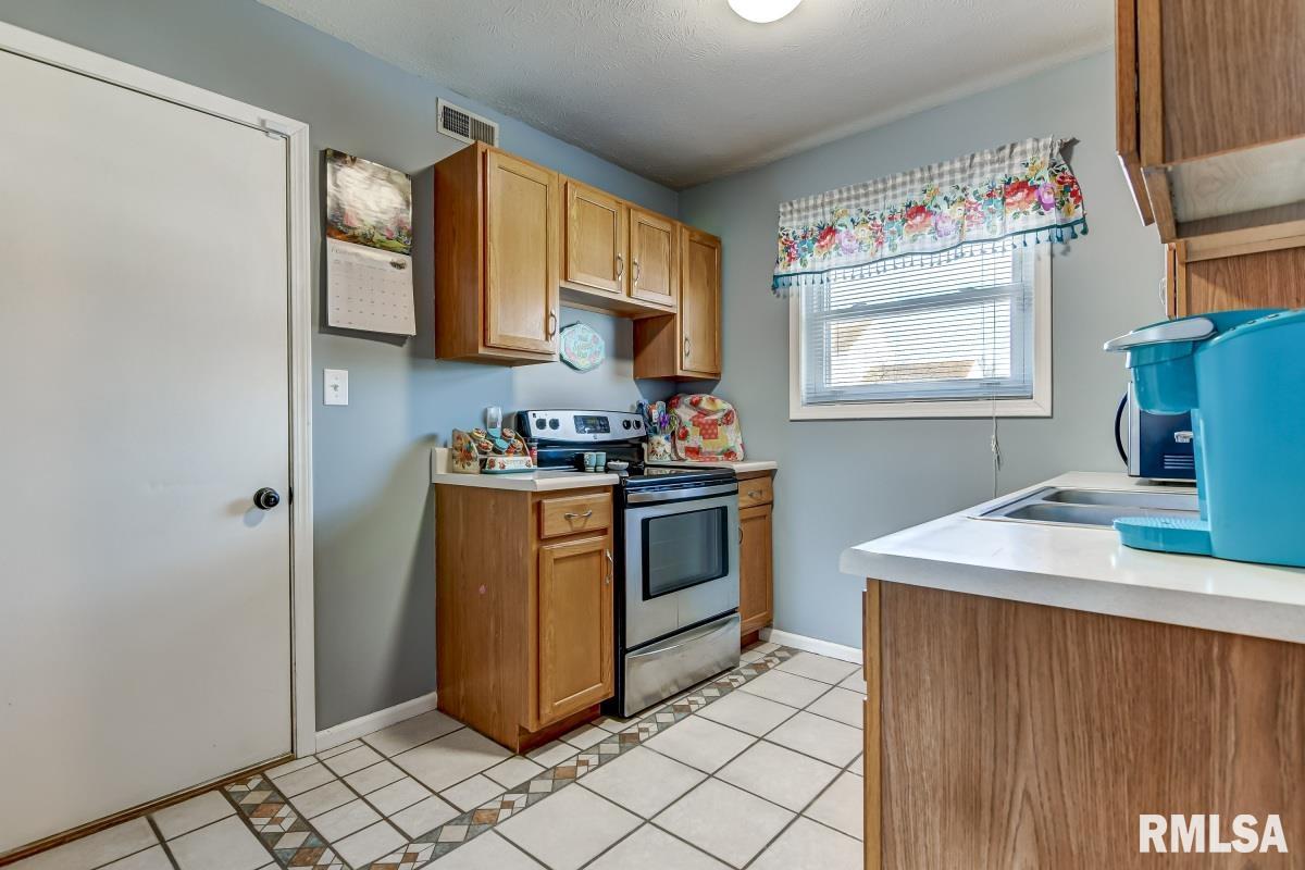 2440 Basil Drive Springfield, IL 62707 - Photo 10 of 29