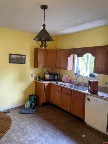 $134,300 | 323 East 1st Street, Fairmount, IN 46928