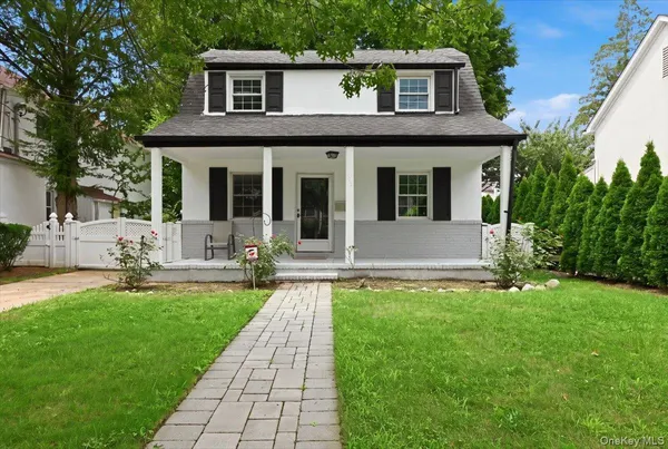 $949,000 | 415 Leonard Boulevard, New Hyde Park, NY 11040
