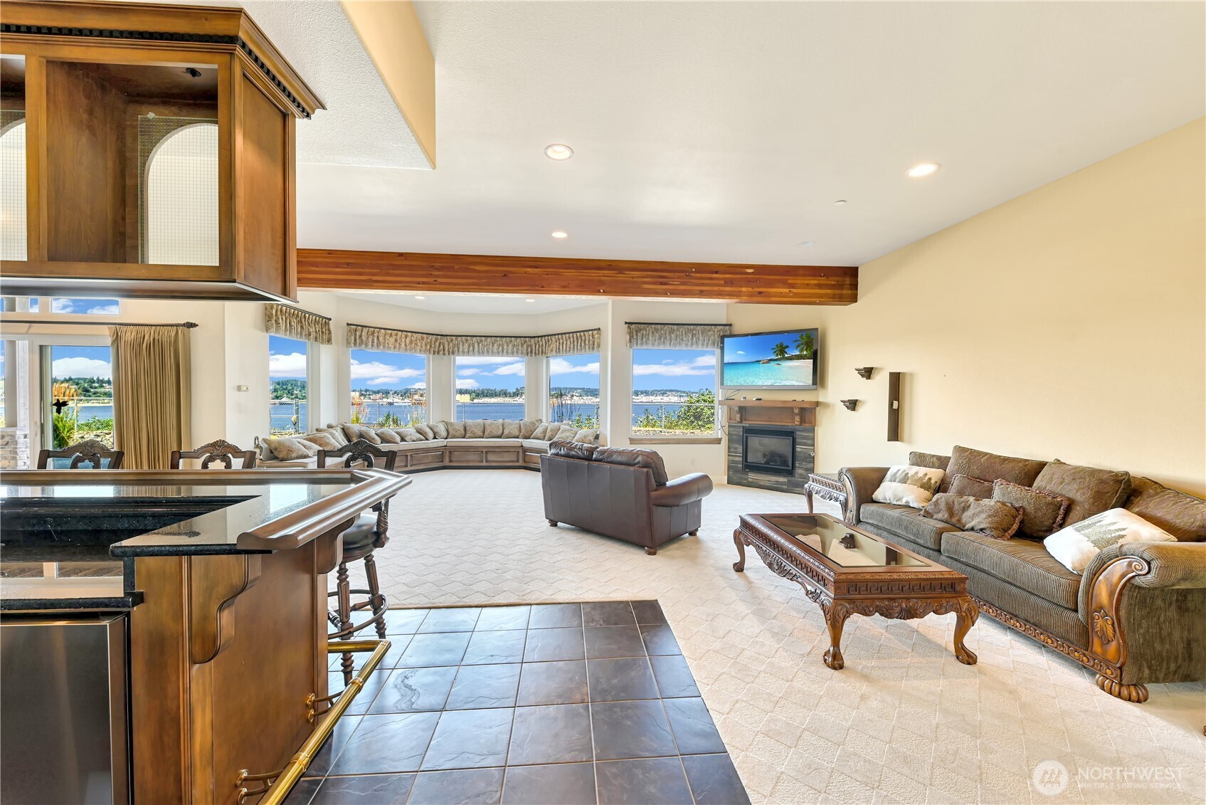 254 Caseco Lane Port Orchard, WA 98366 - Photo 26 of 28 a living room with furniture and a table