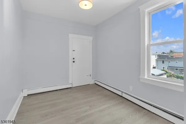 $1,896 | 215 Delaware Street, Unit 6, Elizabeth Port, NJ 07206