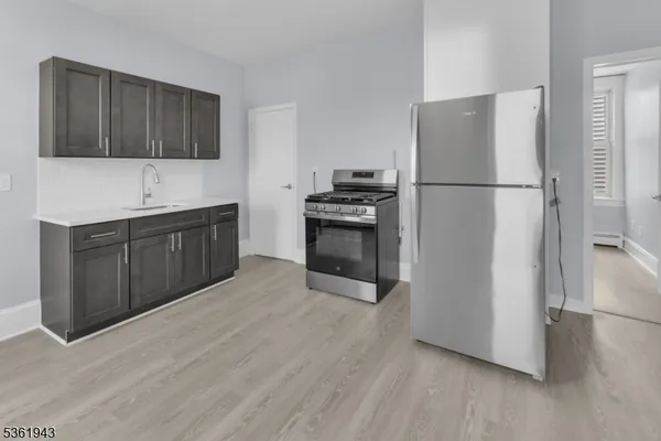 $1,896 | 215 Delaware Street, Unit 6, Elizabeth Port, NJ 07206