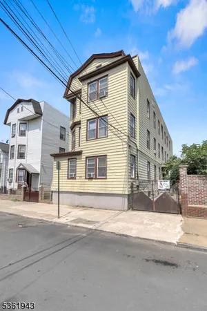 $1,896 | 215 Delaware Street, Unit 6, Elizabeth Port, NJ 07206