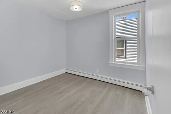 $1,896 | 215 Delaware Street, Unit 6, Elizabeth Port, NJ 07206